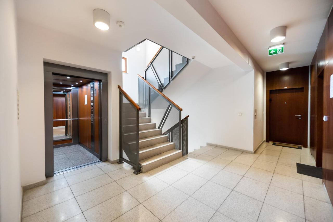 Wola Prime 2-Bedroom Apartment Varsavia Esterno foto