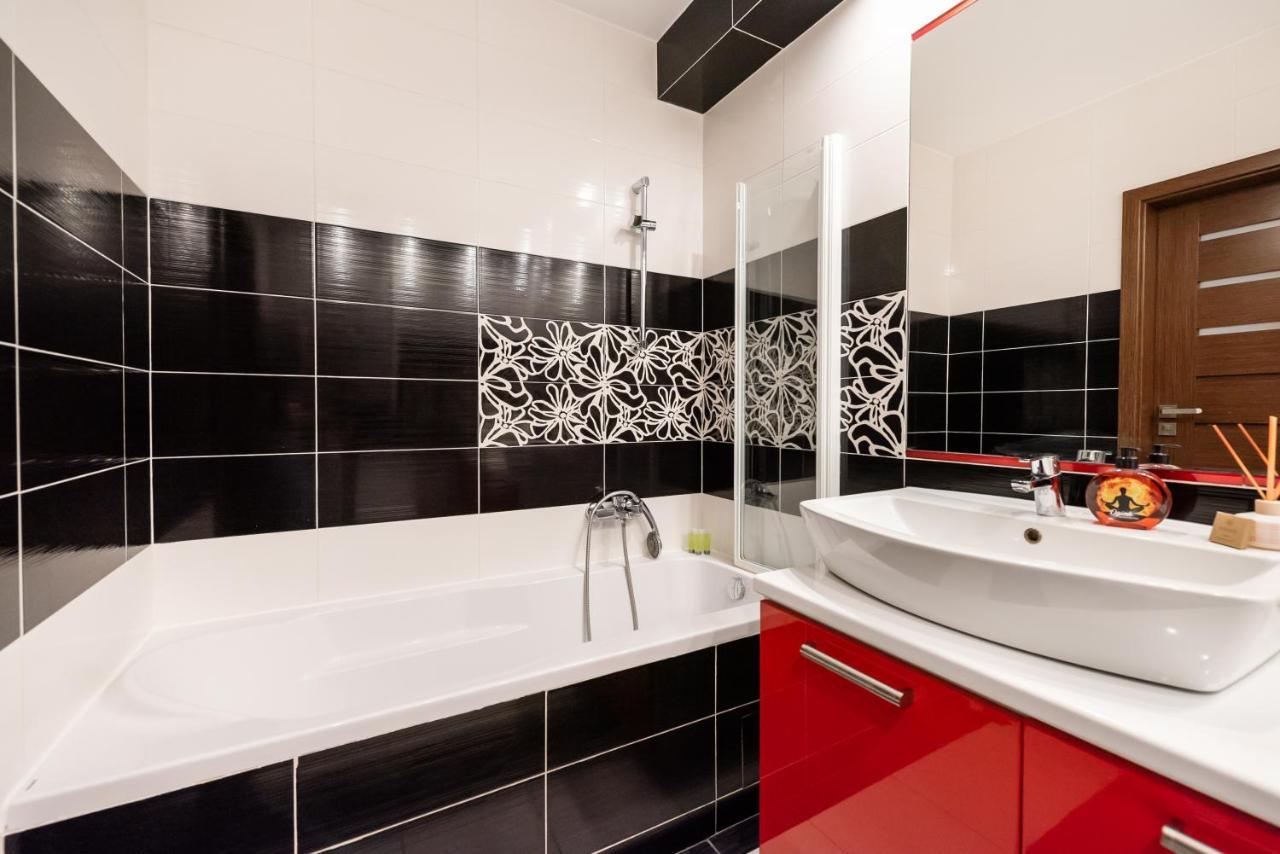 Wola Prime 2-Bedroom Apartment Varsavia Esterno foto
